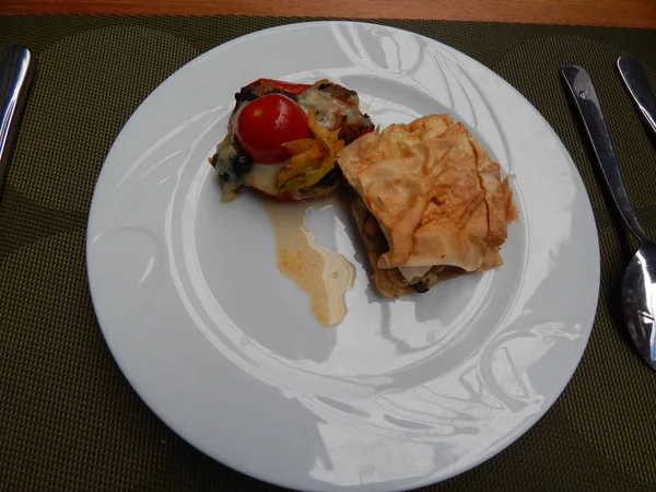 Bir restoranda yemek Türk mutfağı