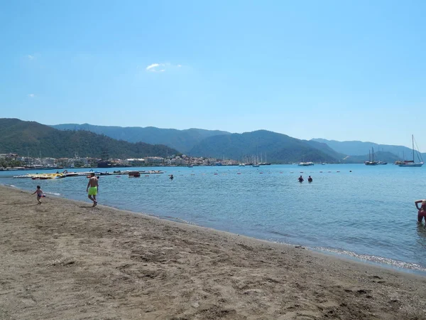 Marmaris, Türkiye-10 Haziran 2016: deniz, sokaklarda insanlar.