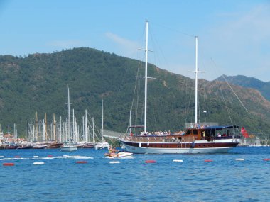 Türkiye'de tatil beldesi Ege Denizi üzerinde Marmaris yat marina