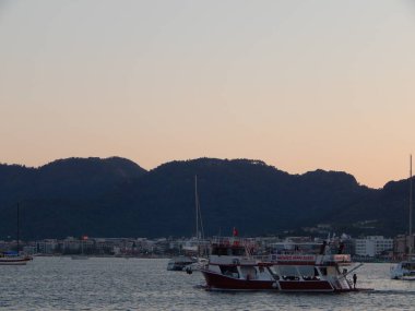 Türkiye'de tatil beldesi Ege Denizi üzerinde Marmaris yat marina