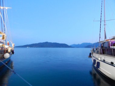 Türkiye'de tatil beldesi Ege Denizi üzerinde Marmaris yat marina