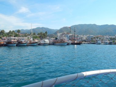 Türkiye'de tatil beldesi Ege Denizi üzerinde Marmaris yat marina