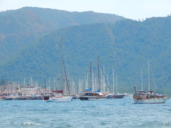 Türkiye'de tatil beldesi Ege Denizi üzerinde Marmaris yat marina