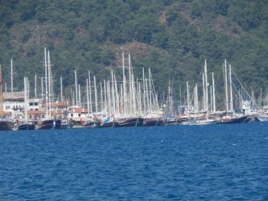Türkiye'de tatil beldesi Ege Denizi üzerinde Marmaris yat marina