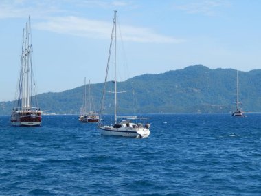 Türkiye'de tatil beldesi Ege Denizi üzerinde Marmaris yat marina