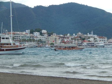 Türkiye'de tatil beldesi Ege Denizi üzerinde Marmaris yat marina