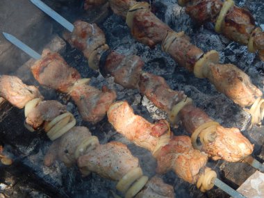 Yemek yemekler ayarı tatil için masa