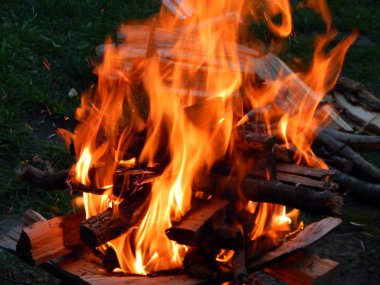 Ateş, ateş yanan odun