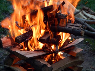 Ateş, ateş yanan odun