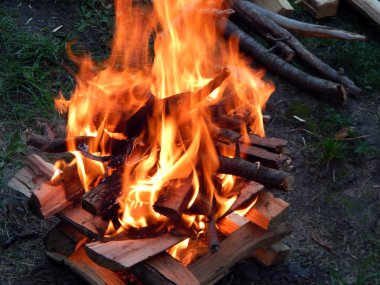 Ateş, ateş yanan odun