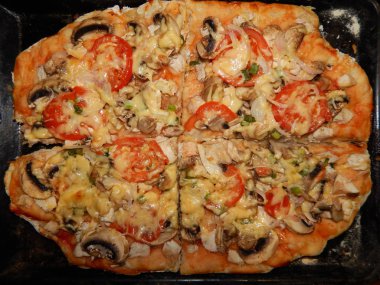 Ev yapımı İtalyan pizza fırın hazırlanması