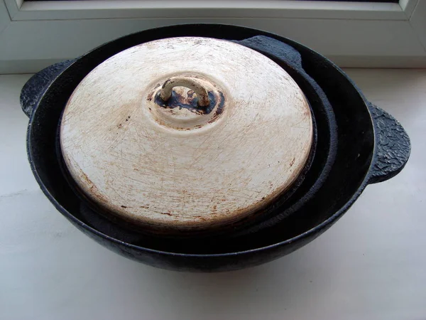 Посуда Столовые Тарелки Сковородки — стоковое фото