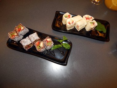 Bir plaka üzerinde tatlı suşi