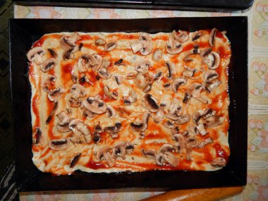 Adım adım pizza tarifi malzemeler ile pişirme