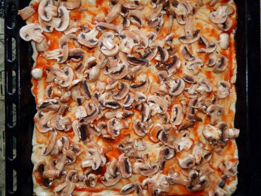 Adım adım pizza tarifi malzemeler ile pişirme