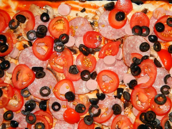 Adım adım pizza tarifi malzemeler ile pişirme