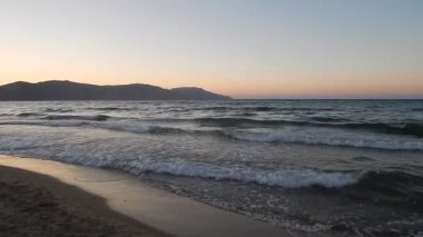 Tavel Yunanistan'da Girit Adası dağlar ve deniz 