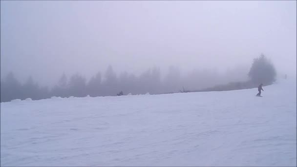 在斯洛伐克亚斯纳 马蒂奇滑雪胜地旅游 — 图库视频影像