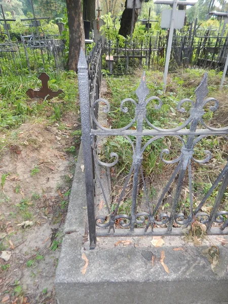 Kreuze Auf Gräbern Und Zäunen — Stockfoto
