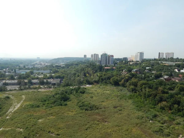 城市的全景从山和山 — 图库照片