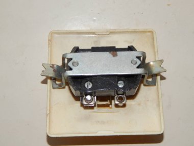 Elektrikli ve elektronik parçalar ve bileşenler