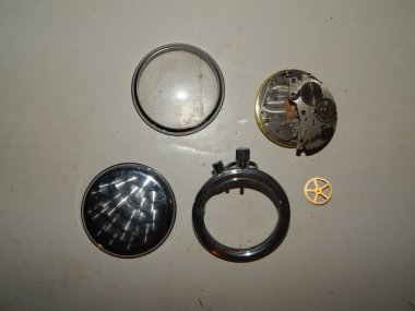 Ayrıntılar ve mekanik saatler unsurları