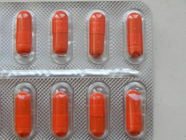 Paket tabağında tıbbi haplar