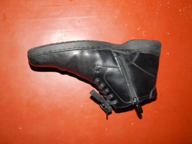 Eski ve yeni kadın ve erkek ayakkabı