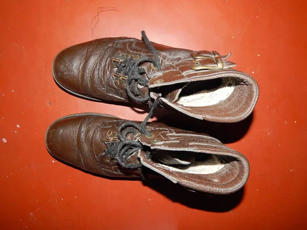 Alte Und Neue Schuhe Für Männer Und Frauen — Stockfoto