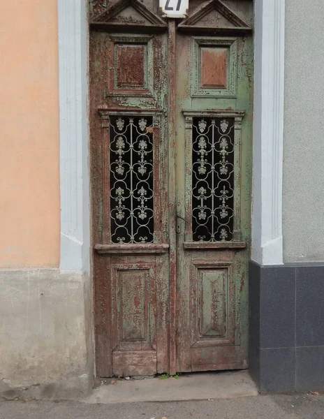 Λεπτομέρειες Για Την Κλασική Αρχιτεκτονική Της Πόρτες Και Παράθυρα — Φωτογραφία Αρχείου