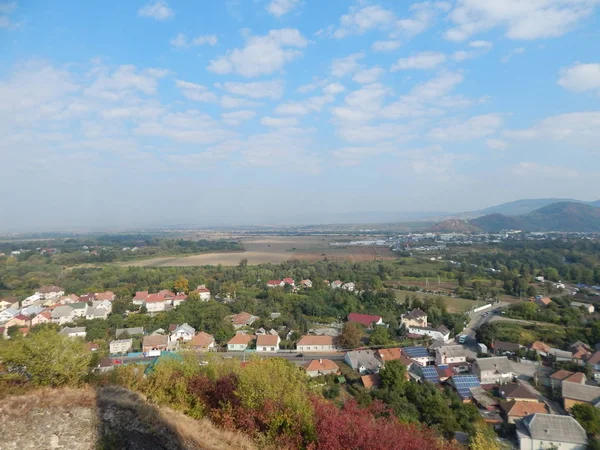 Hegyi Panorámával Táj Épületek — Stock Fotó