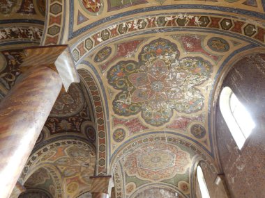 Sinagog, iç ve dini nesneleri