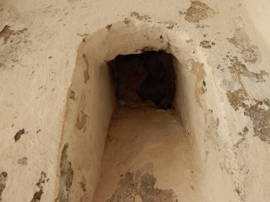 Onbirinci yüzyılda kale volkanik dağ, Mimarlık ve öğeleri