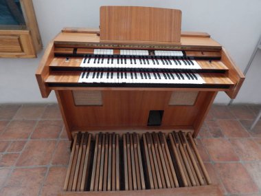 Onbirinci yüzyılda kale volkanik dağ, Mimarlık ve öğeleri