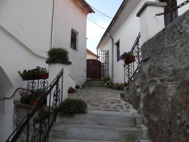 Onbirinci yüzyılda kale volkanik dağ, Mimarlık ve öğeleri