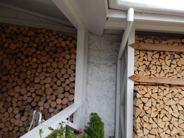 Farklı malzeme ve yürütme teknikleri ahşap dokular