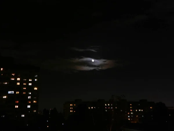 Luna Piena Notte Nella Città Splende Luminosa — Foto Stock