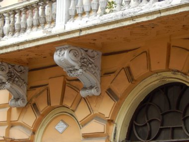 Şehir, taş ayrıntıları ve dekorasyon klasik mimari