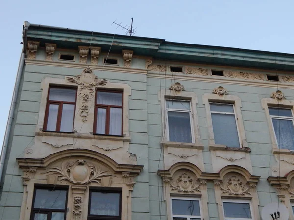 Şehir, taş ayrıntıları ve dekorasyon klasik mimari