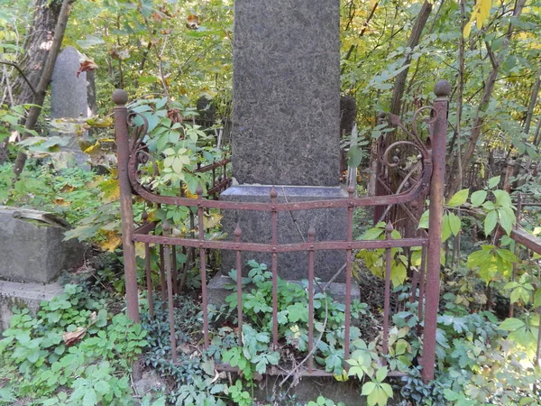 Architettura Del Cimitero Monumenti Lapidi Tombe — Foto Stock