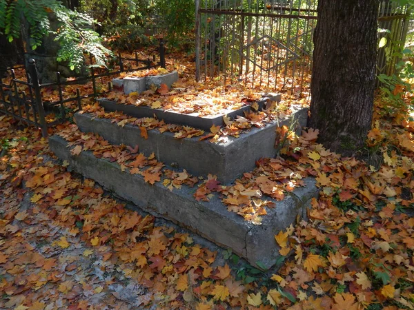 Architettura Del Cimitero Monumenti Lapidi Tombe — Foto Stock