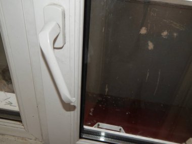 Çift camlı pencereler, metal-plastik ve profilleri, parçalar ve öğeleri