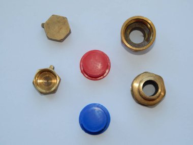 Su, kanalizasyon boruları ve farklı çaplarda adaptörler