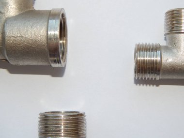 Su, kanalizasyon boruları ve farklı çaplarda adaptörler