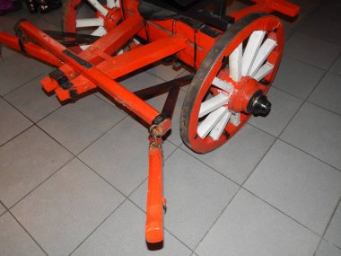 Ekipman otomobillerin ve ekipman parçalar içinde ateş