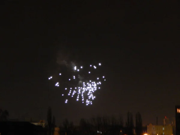 Fuegos Artificiales Año Nuevo Sobre Ciudad Por Noche —  Fotos de Stock