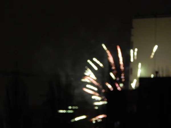 新年烟花在城市在晚上 — 图库照片