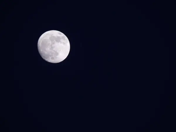 Luna Nel Cielo Notturno — Foto Stock