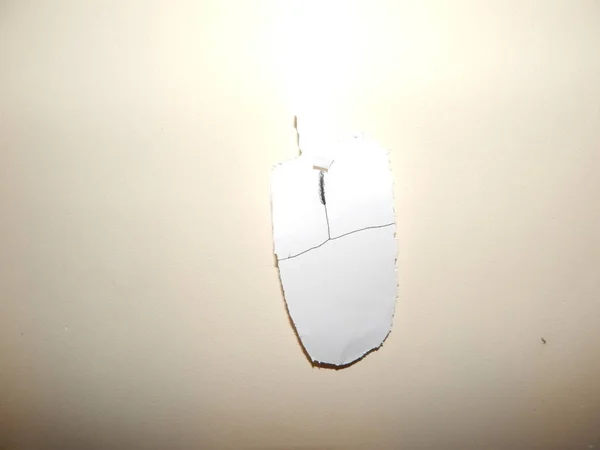 Комп'ютерна миша намальована і вирізана з паперу — стокове фото