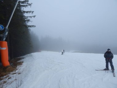 Jasna, Slovakya - 10 Ocak 2014. Kayak Merkezi ve insanlar.